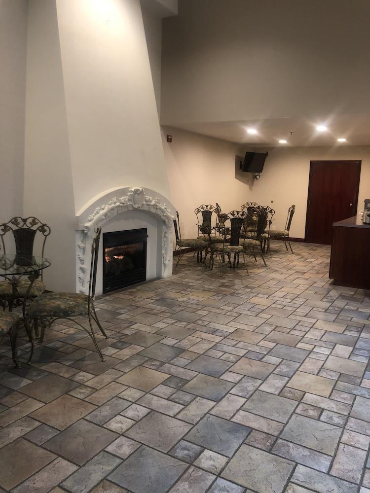 Osage Village Inn photo 5