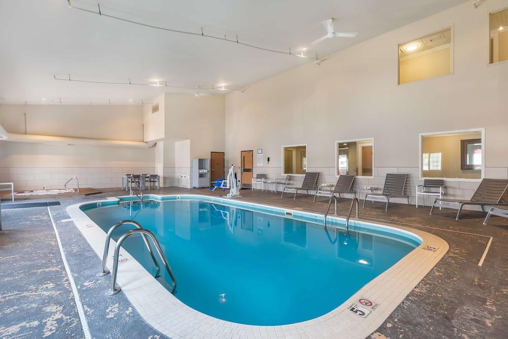 Best Western Plus University Park Inn & Suites photo 11