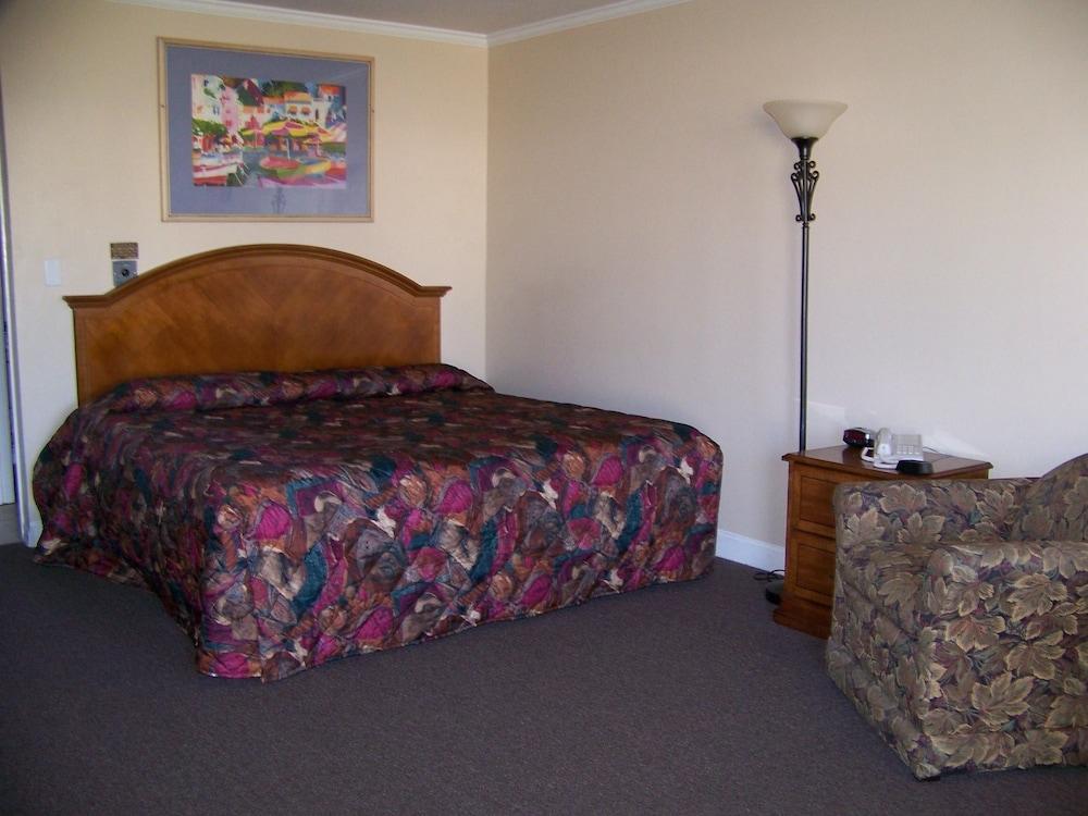 Emerald Sands Inn photo 11