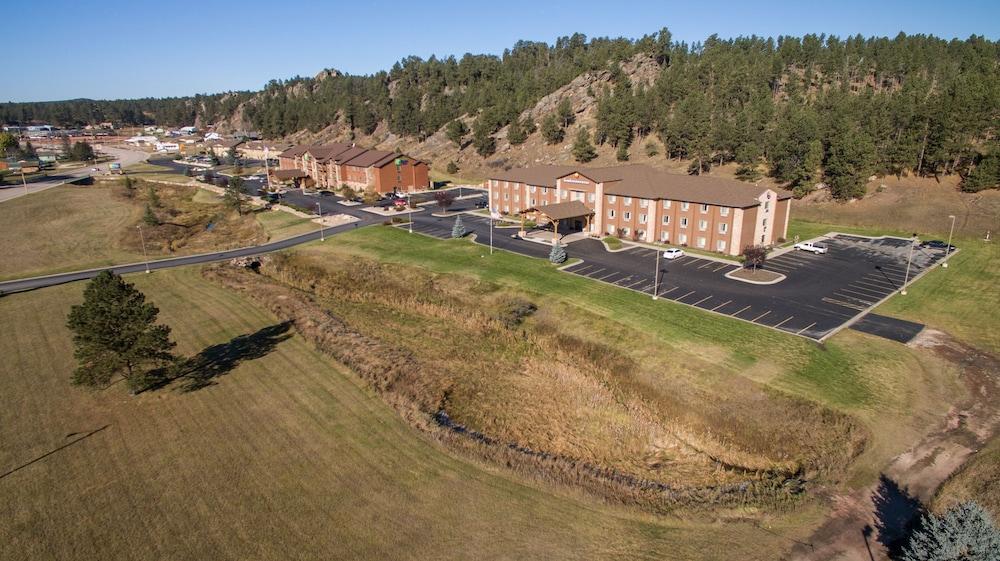 Holiday Inn Express Hotel & Suites Custer by IHG photo 32