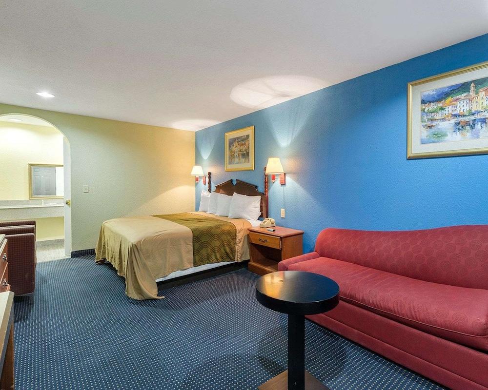 Rodeway Inn South Houston photo 5