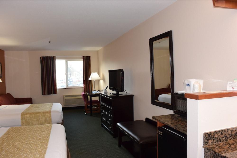 Travelodge Suites by Wyndham Newberg photo 87