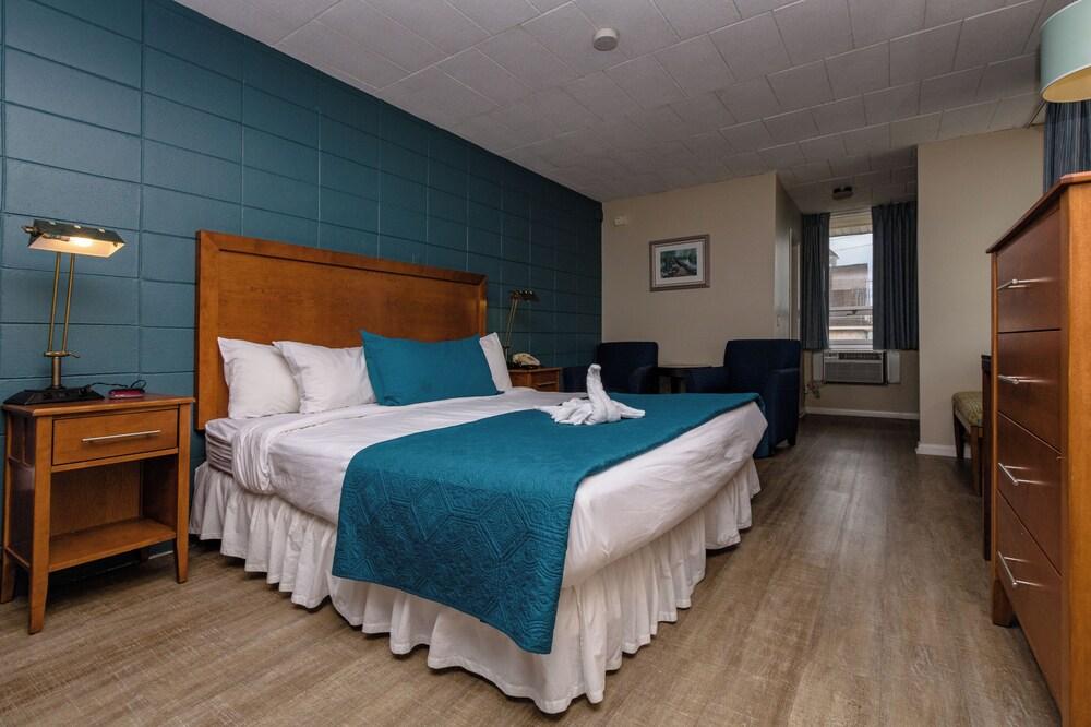 Charlroy Motel photo 42