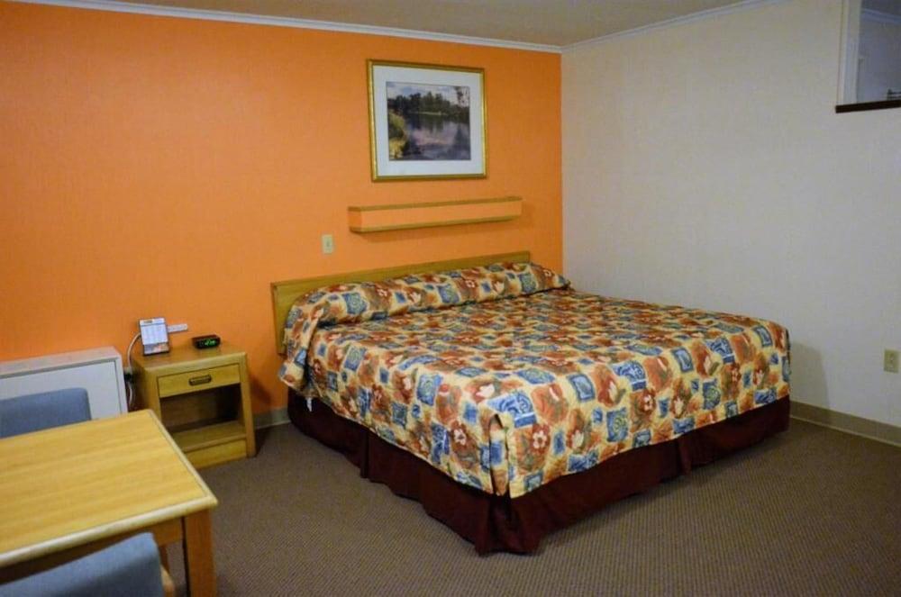 Budget Host Inn Iron Mountain photo 21