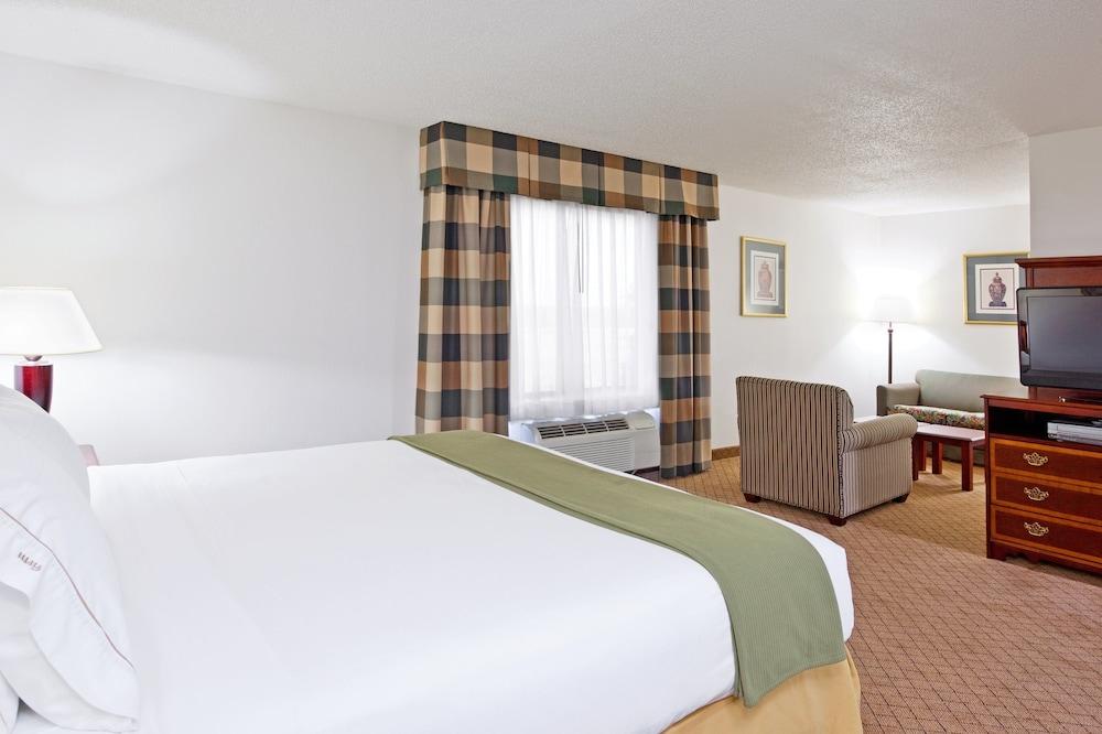 Holiday Inn Express & Suites Alliance by IHG photo 7
