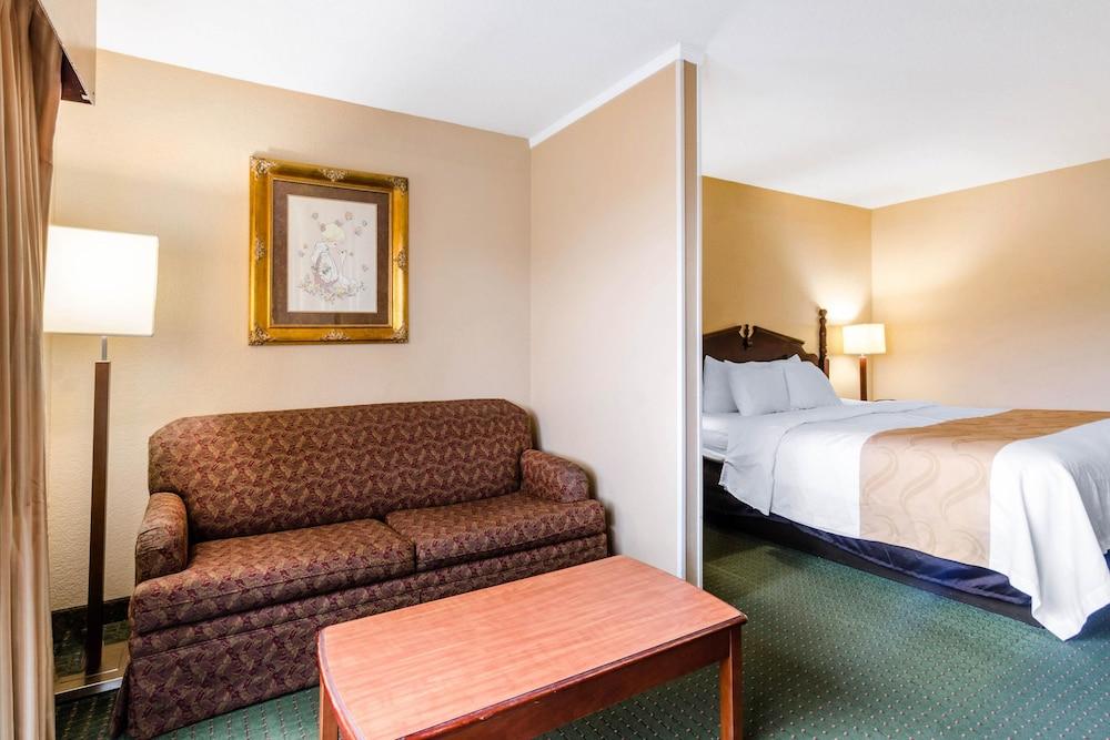 Quality Inn & Suites Carthage near Precious Moments Chapel photo 25