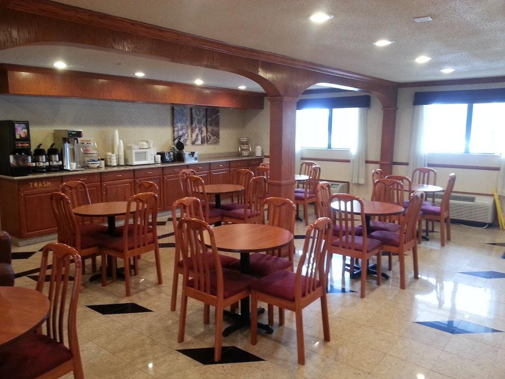 Days Inn & Suites by Wyndham Monroe photo 15