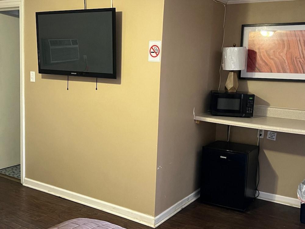 The Travelers Inn photo 9