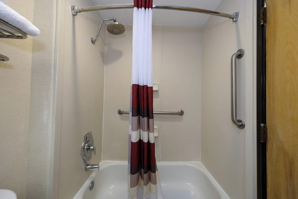 Red Roof Inn Yemassee photo 23