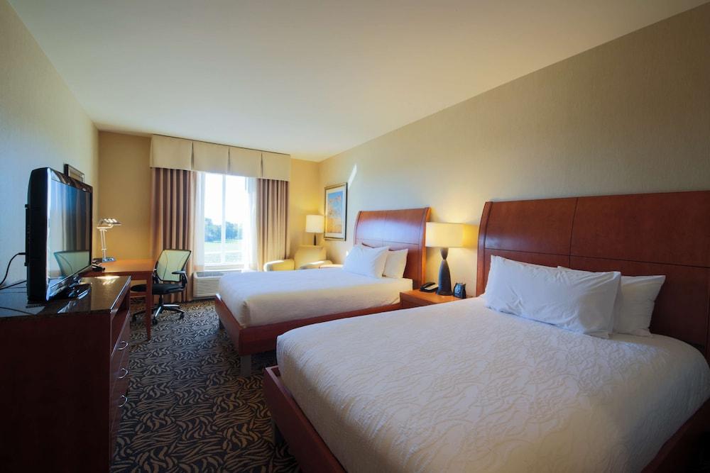 Hilton Garden Inn Cedar Falls photo 55