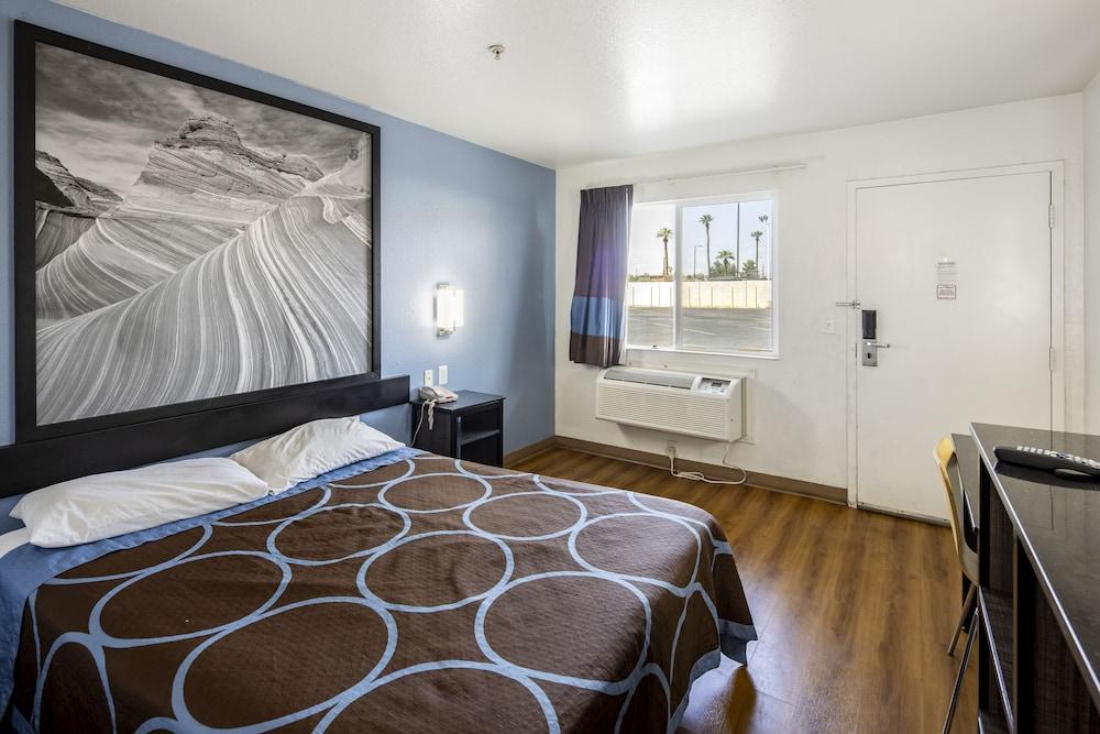 Super 8 by Wyndham Phoenix West photo 8