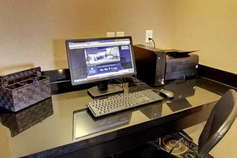 Stanton Inn & Suites photo 10