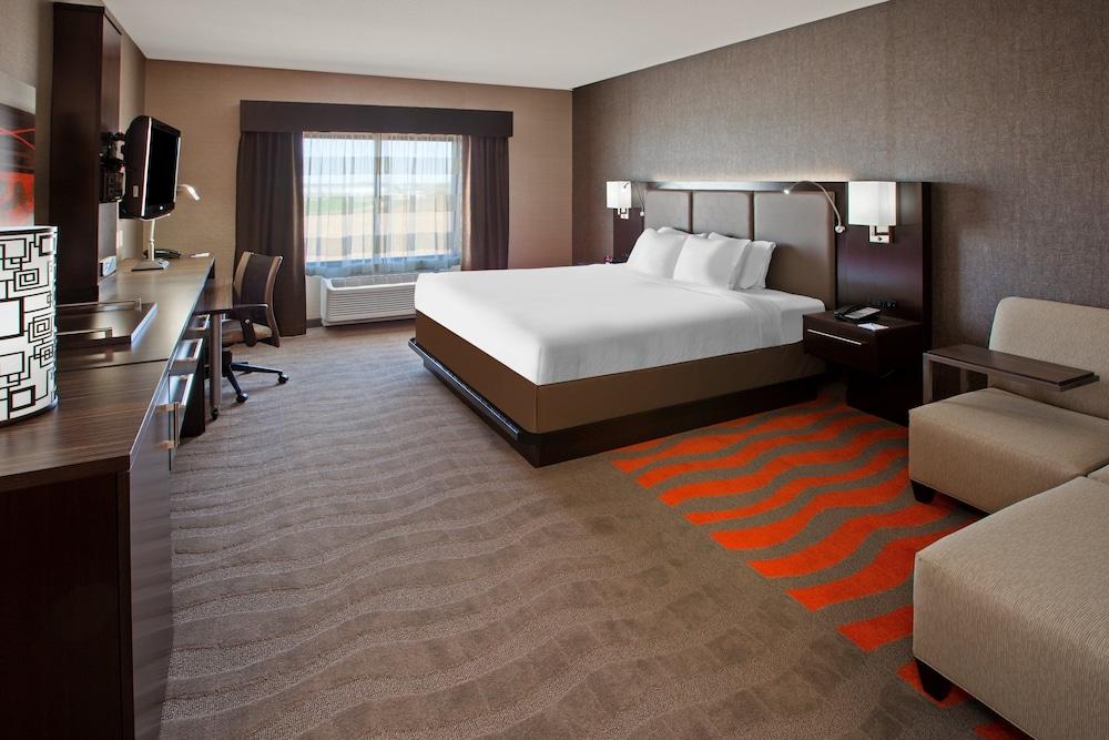 Holiday Inn Express and Suites Columbus Edinburgh by IHG photo 12