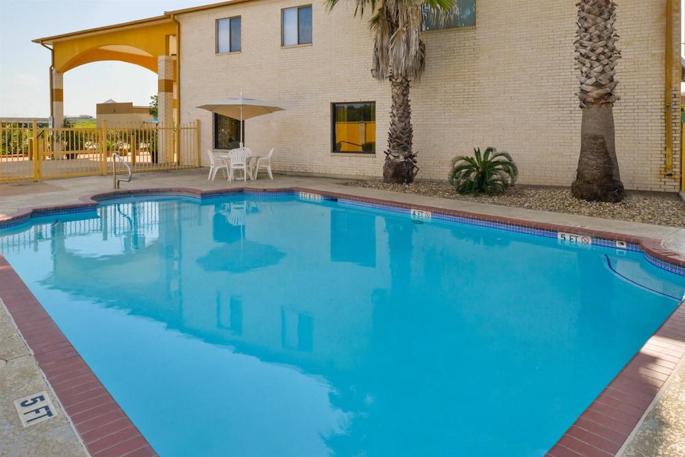 Americas Best Value Inn & Suites Waller Prairie View photo 20