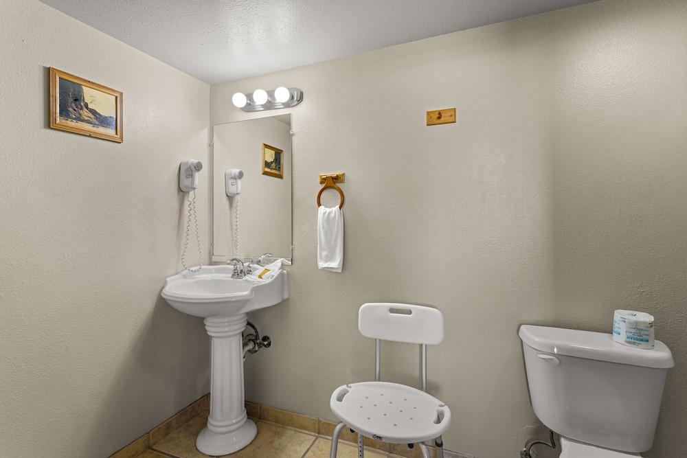 Americas Best Value Inn Gallup photo 20