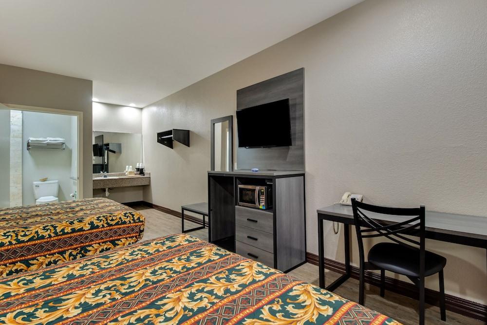 Executive Inn & Suites photo 25