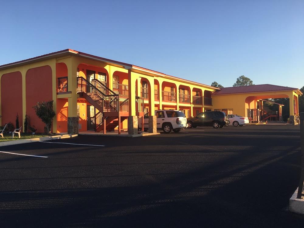 Relax Inn photo 1