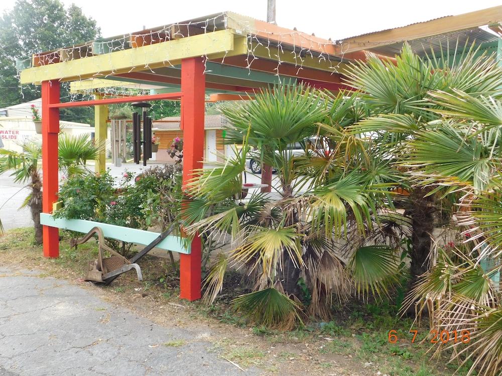 Little Shamrock Motel photo 12