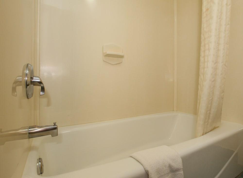 Budget Inn photo 22