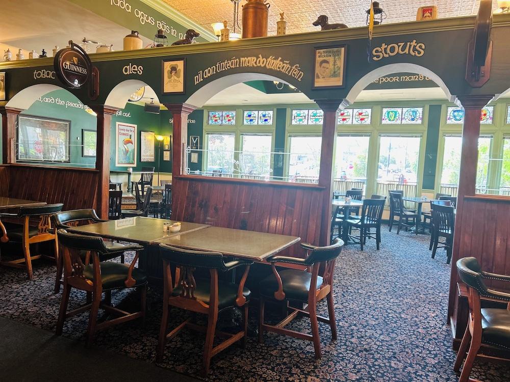 County Clare Irish Hotel & Pub photo 25