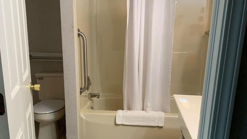 Surrey Inn Ashland photo 31