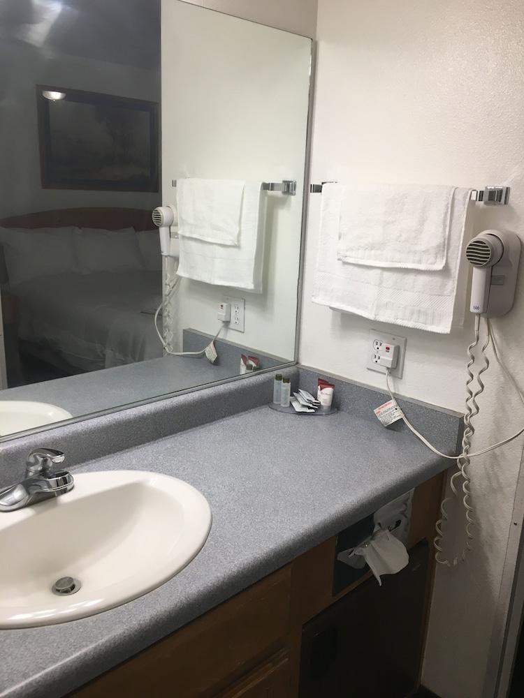 Quality Inn Carlin photo 12