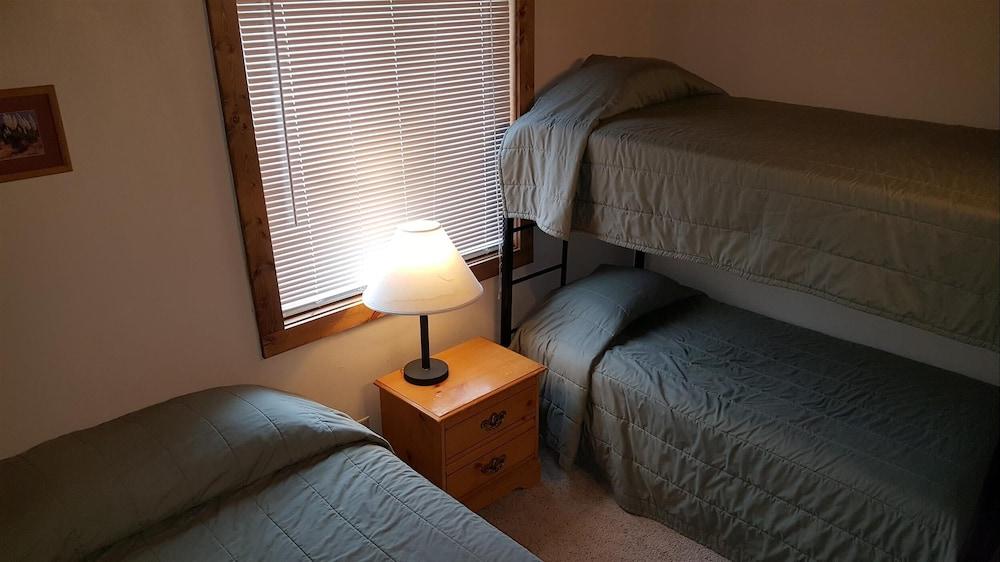 Auslander Condominiums photo 24