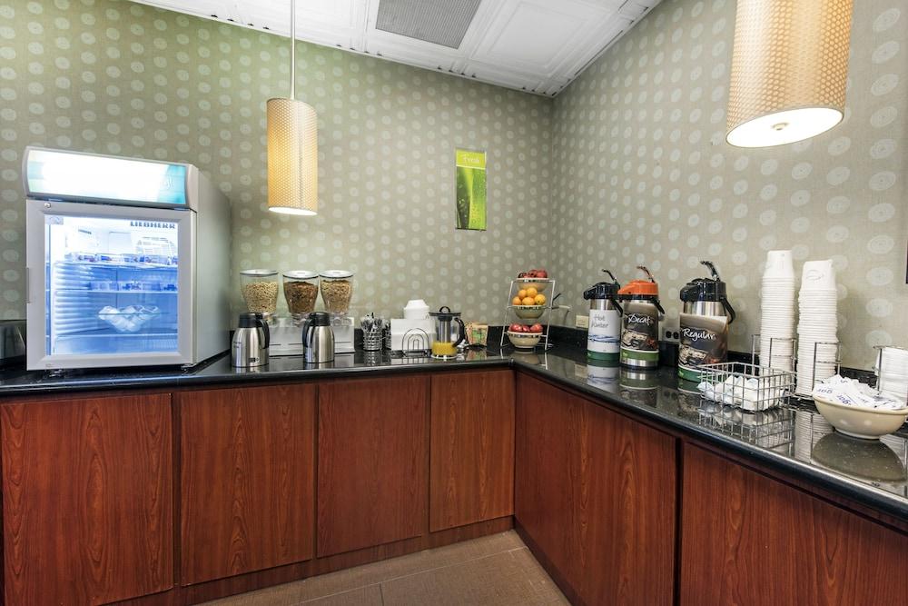 Quality Inn & Suites Charleston - Civic Center photo 32