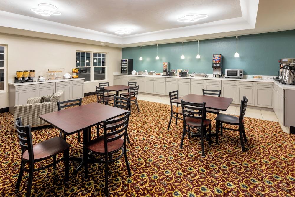 GrandStay Hotel & Suites - Waunakee photo 5
