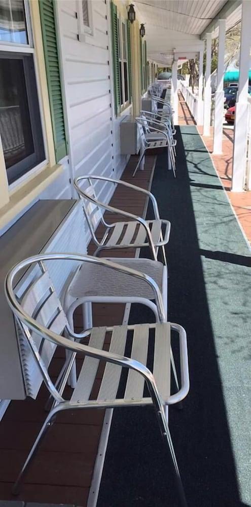 Mount Battie Inn photo 64