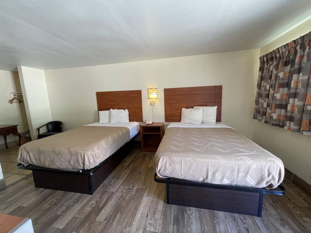 EverGreen Inn & RV photo 2