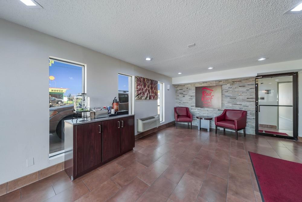 Red Roof Inn & Suites Denton photo 18