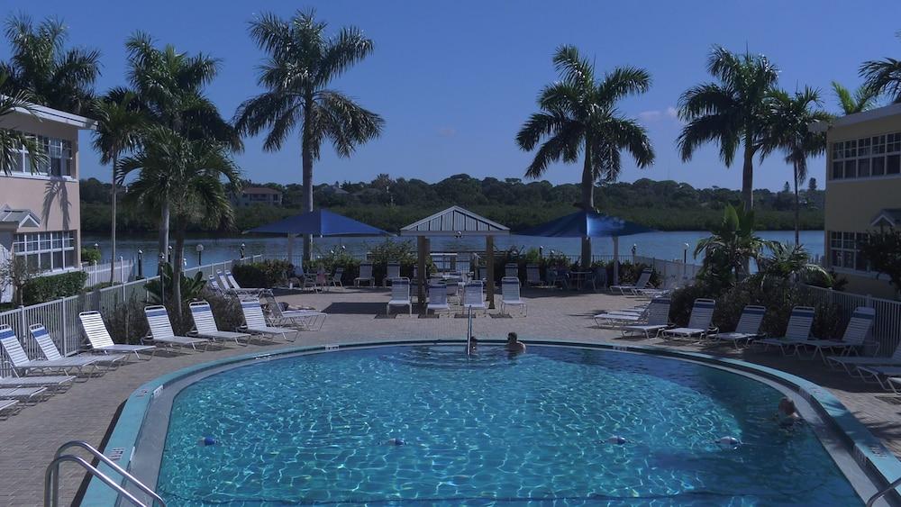 Barefoot Beach Resort photo 44
