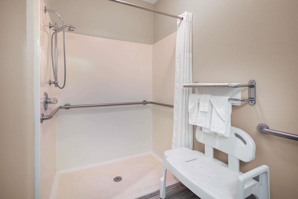 Baymont by Wyndham Laurel photo 10