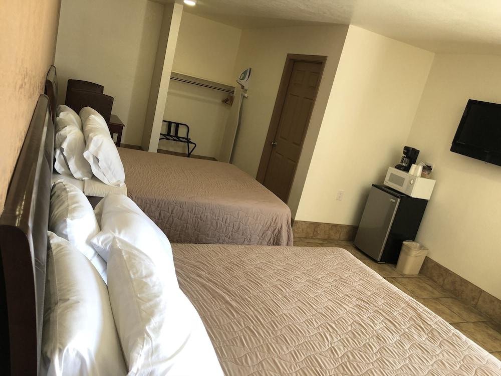 Topper Motel photo 28