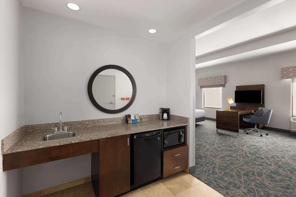 Hampton Inn & Suites Savannah-Airport photo 12