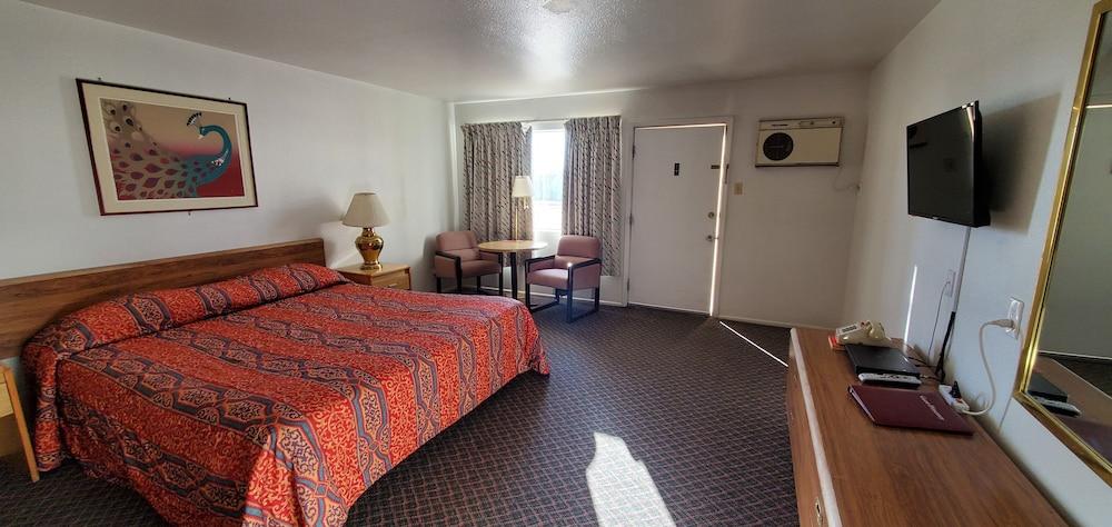 Budget Inn photo 13