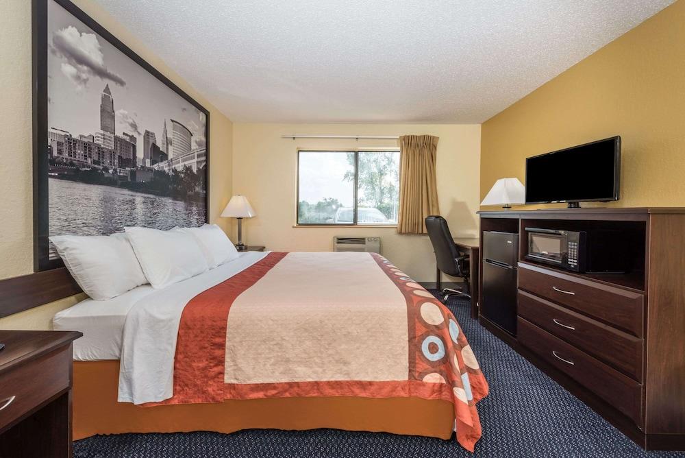 Super 8 by Wyndham Franklin/Middletown Area photo 4
