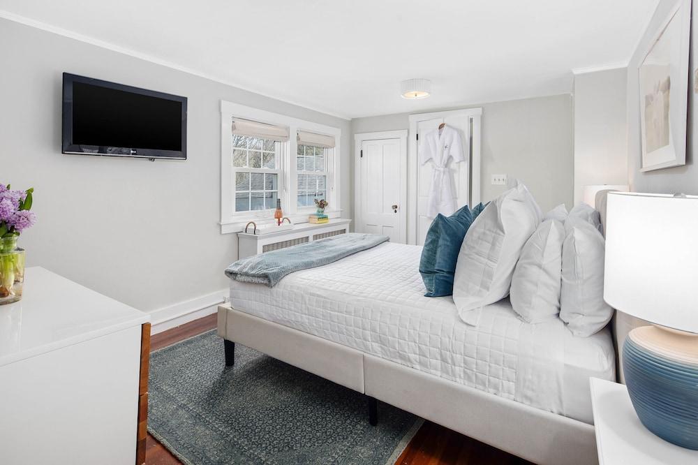 Lamberts Cove Inn photo 15
