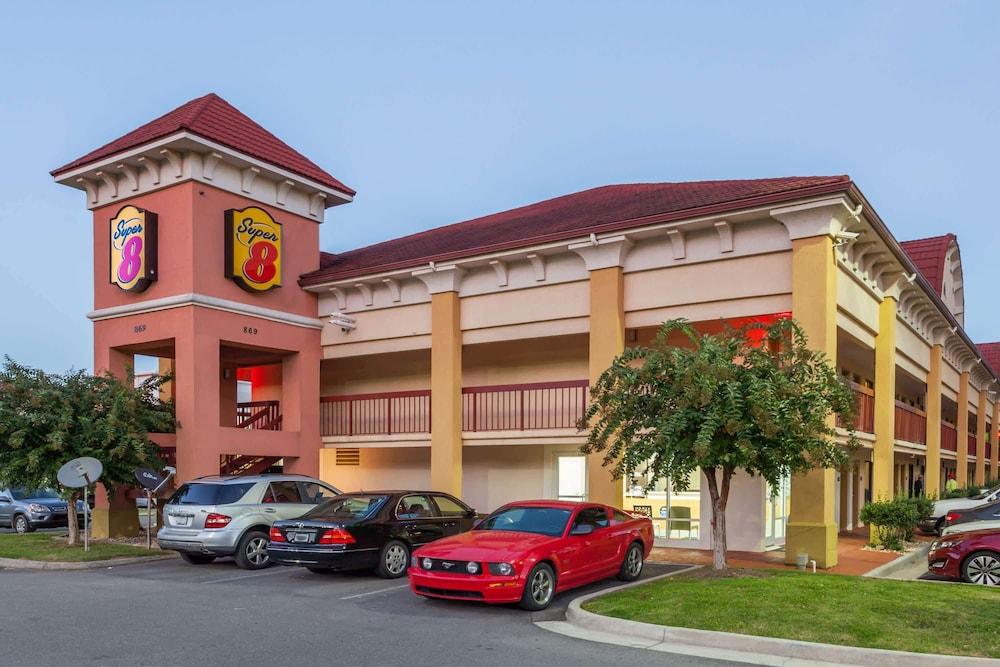 Super 8 by Wyndham Dalton/Convention Center Area photo 1