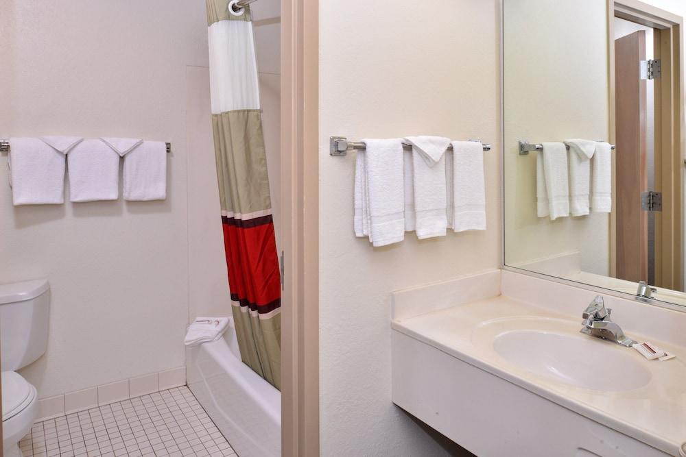 Red Roof Inn Sandusky - Milan photo 9