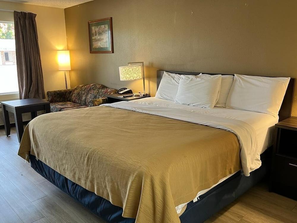 Rodeway Inn Walterboro I-95 photo 28