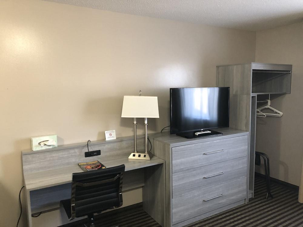 DuPont Suites photo 16