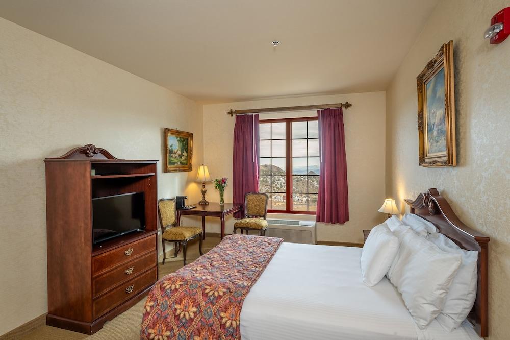 Silverland Inn and Suites photo 11