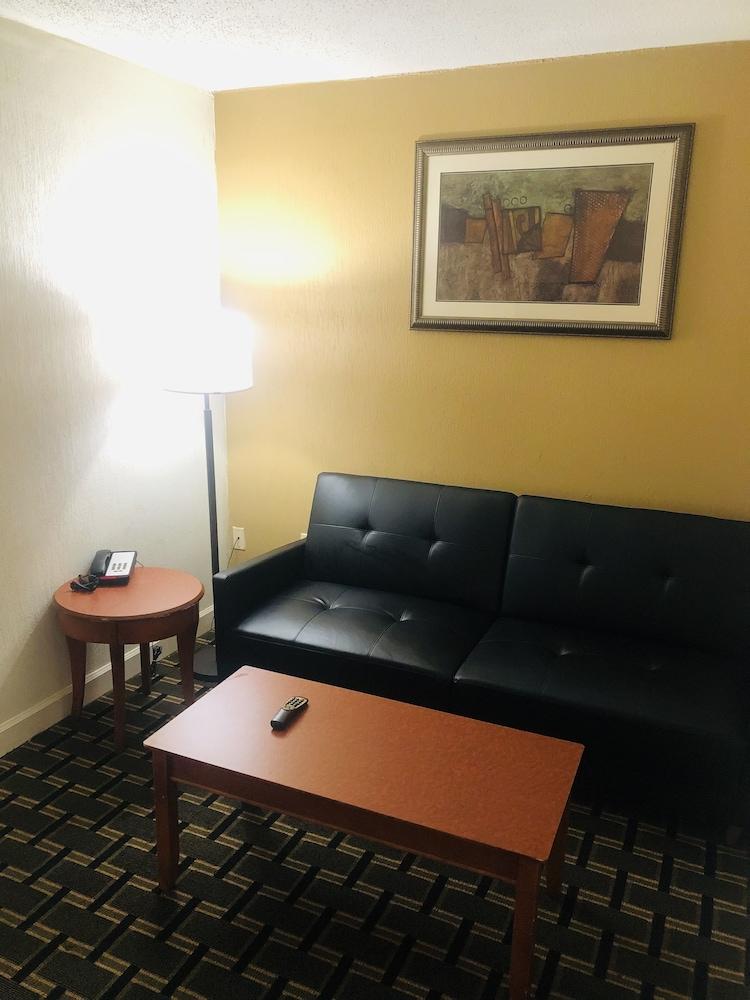 Quail Inn & Suites photo 31