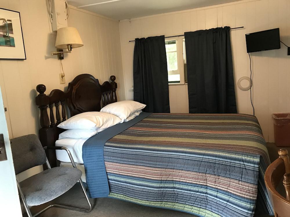 Chamber Lane Motel photo 23