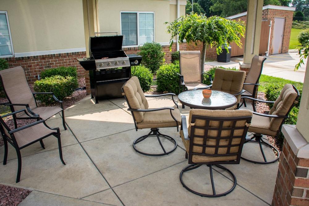 Candlewood Suites Airport by IHG photo 20