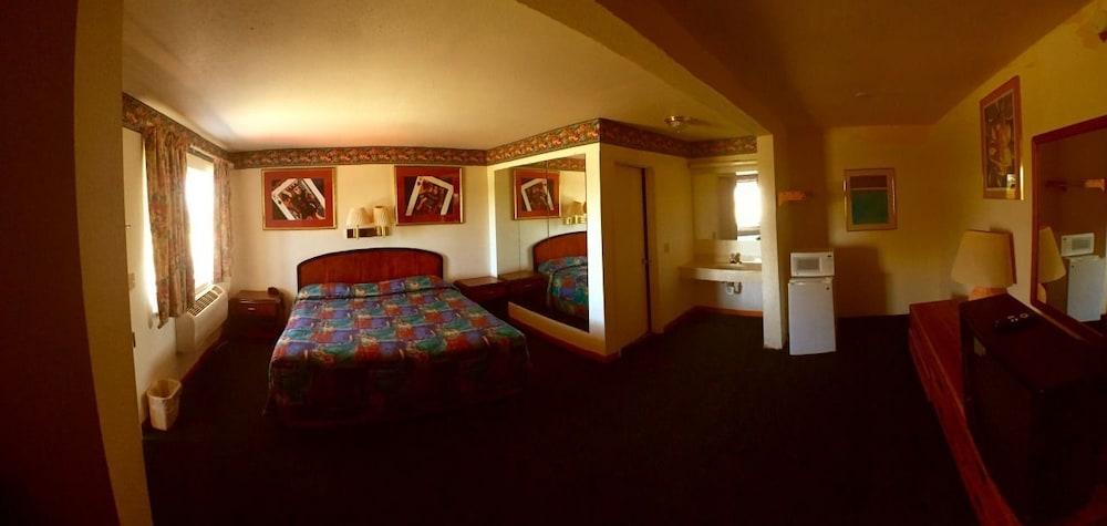 Travelers Inn photo 18