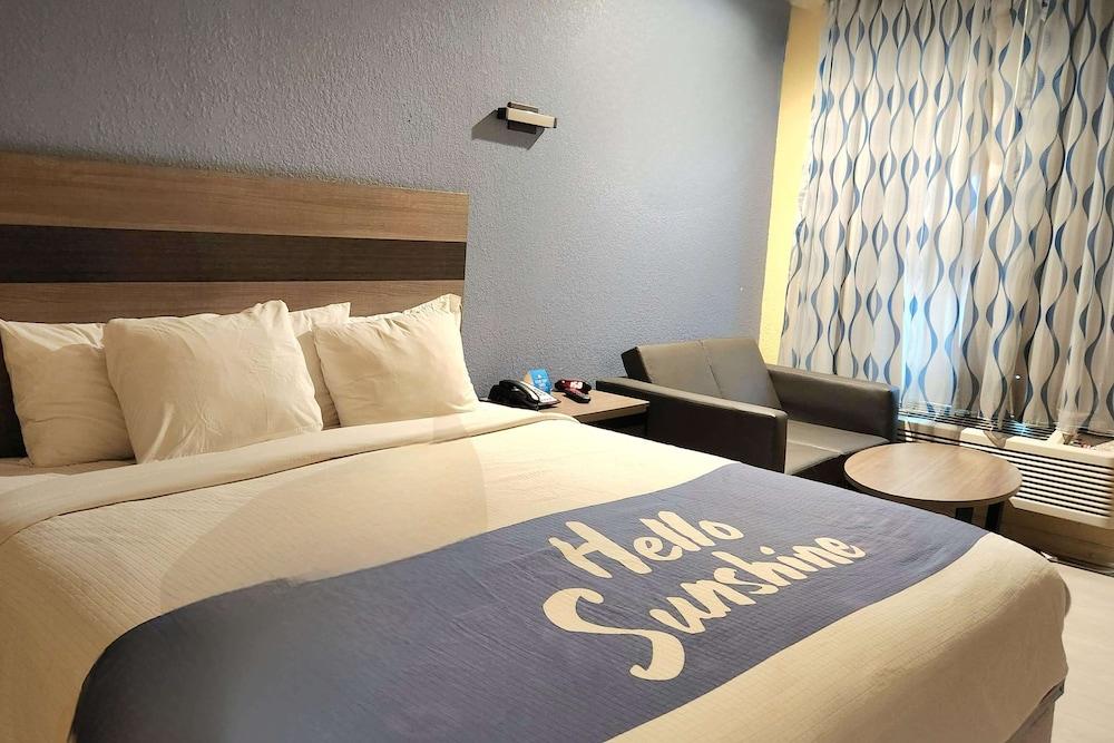 Days Inn by Wyndham Freeport photo 4