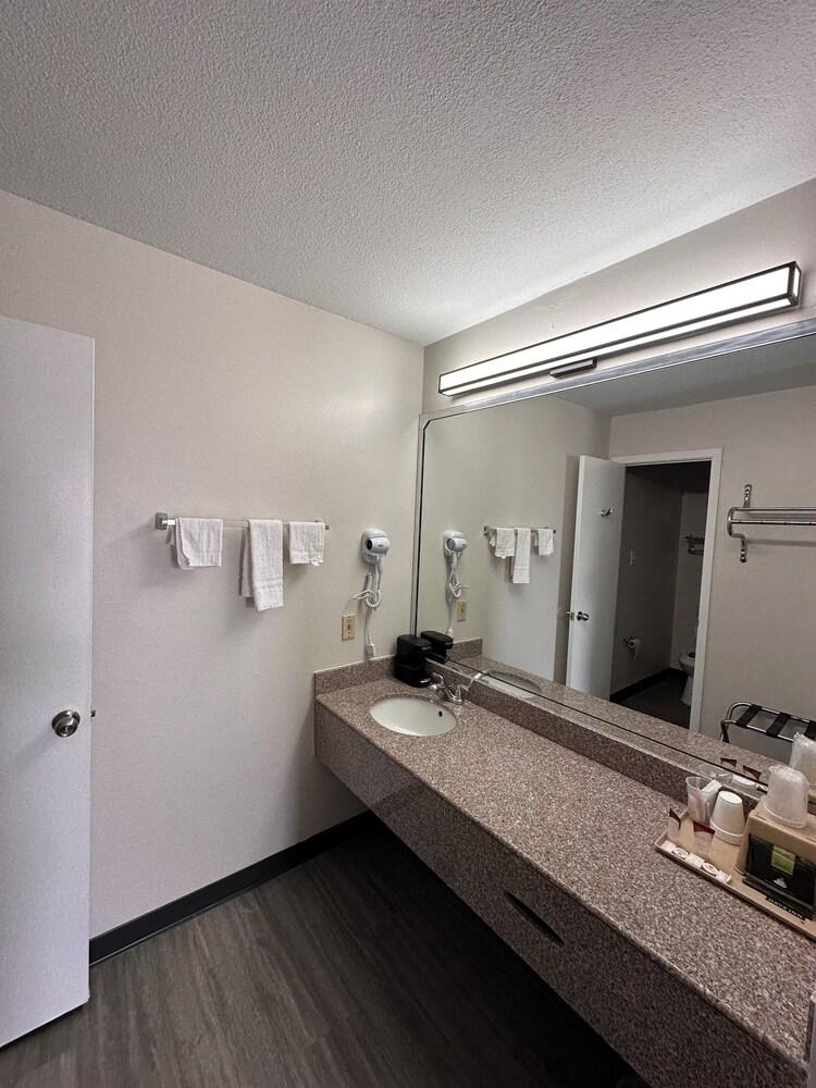 Sunset Inn photo 7